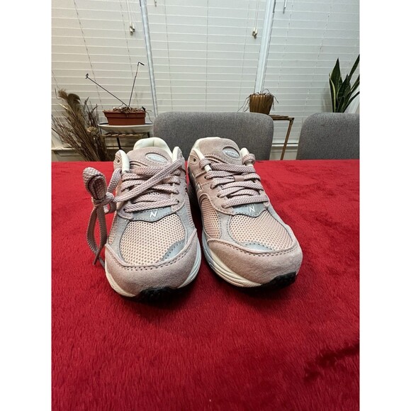 New Balance 2002R Pink Sand White ML2002R4 Youth Size 4 - Picture 5 of 13